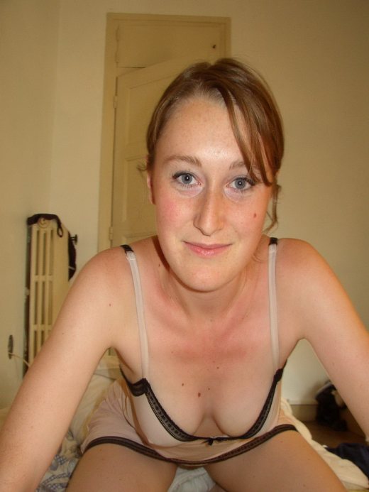 Joëlle, hôtesse amour au tél